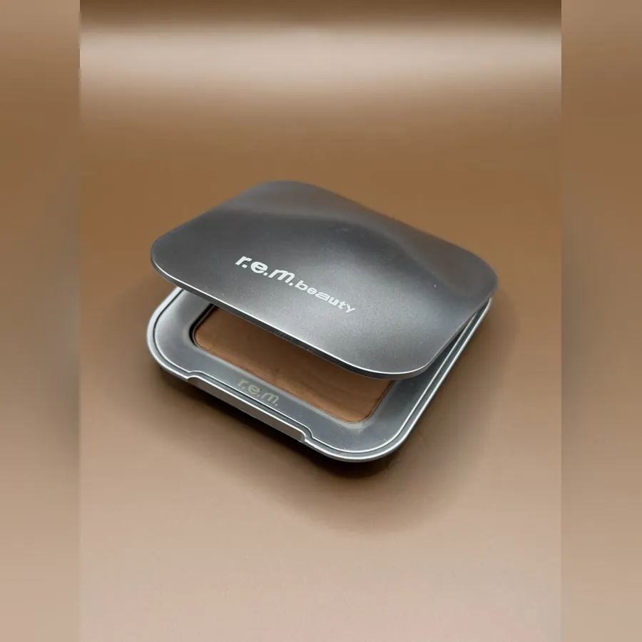 r.e.m. beauty Hypernova satin matte bronzer in a brushed silver compact